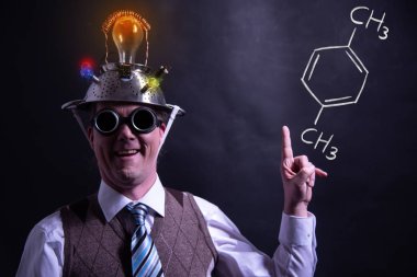 Nerd formik Xylene el çizilmiş kimyasal formülü sunan