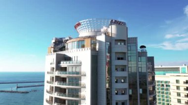 Bir gökdelenin çatı üzerinde çatı katı. Sochi. Merkezi plaj. Hava anket