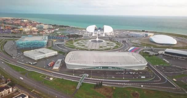 Adler, Ryssland. 17 januari 2018. Sotjis olympiska parken och formel 1 spår från Flygfoto — Stockvideo
