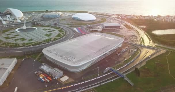 Adler, Rusland. 17 januari 2018. Olympisch park Sotsji en Formule1 spoor van luchtfoto — Stockvideo