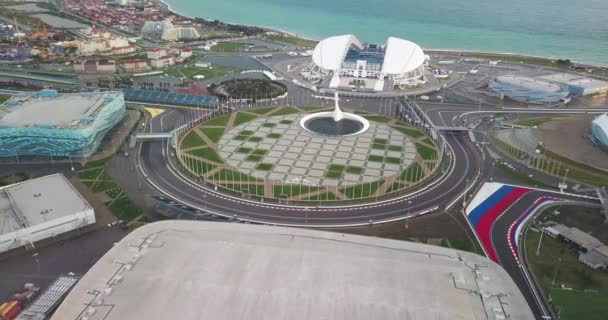 ADLER, RUSIA. 17 enero 2018. Parque olímpico de Sochi y rastro de Fórmula 1 desde la vista aérea — Vídeo de stock