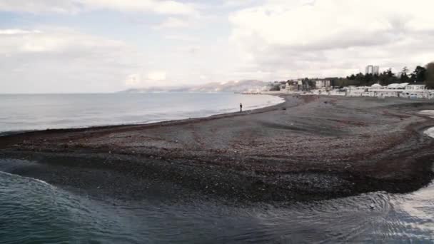 Ακτή. Παλίρροια. Σότσι της Μαύρης Θάλασσας — Αρχείο Βίντεο