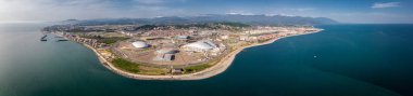 Rusya, Sochi - 15 Ekim 2018: Sochi, Rusya Soçi Olimpiyat ateşi kapta Olympic Park anteni. Sochi Olimpiyat ateşi kase parkta. Orta stella ve stadyum kış oyunları için inşa Fisht