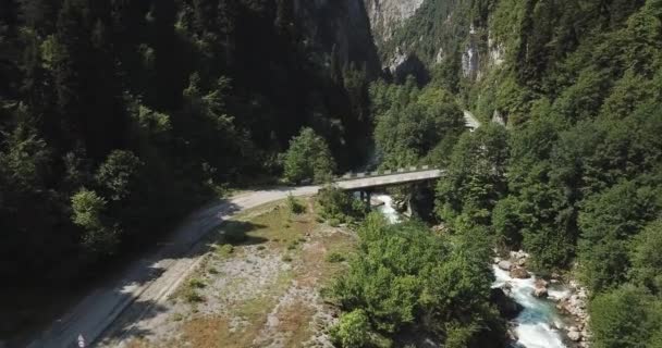 Flygfoto Över Mountain River Abchazien — Stockvideo