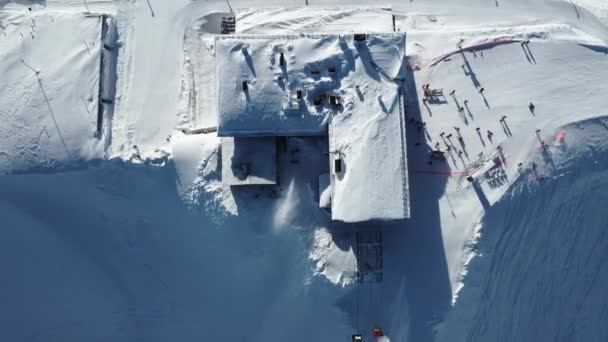 Krasnaja Poljana Sochi Bergen Sneeuw Skiërs Snowboarders Toeristen Vakantie Bergen — Stockvideo