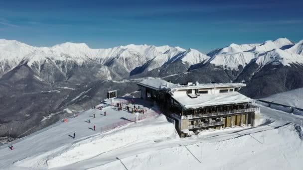 Krasnaya Polyana Soči Hory Sníh Lyžaře Snowboardisty Turistů Dovolená Horách — Stock video