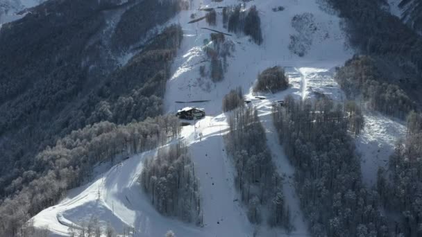 Krasnaya Polyana Sochi Mountains Snow Skiers Snowboarders Tourists Vacation Mountains — Stock Video