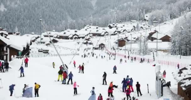 Desfasamento Tempo Estação Esqui Inverno Cableway Montanhas — Vídeo de Stock