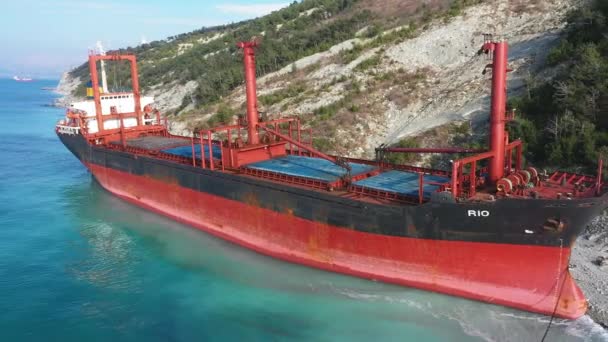 俄罗斯格伦吉克 2019年 19日 这艘名为 的船在黑海的暴风雨后搁浅 — 图库视频影像