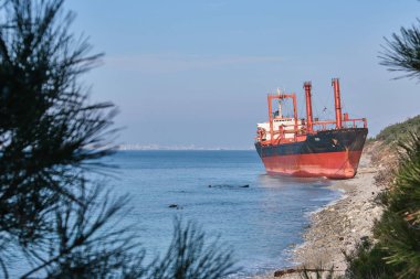 Gelendzhik, Rusya Federasyonu - Jan 19, 2019: Karadeniz fırtınada sonra Rio adlı gemi, karaya oturdu koştu. Novorossiysk liman yükleme için gemi gitti