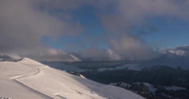 Zaman atlamalı çok güzel doğa hareketli bulutlar