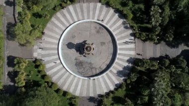  Bölge sanatoryum Ordzhonikidze ilkbaharda, stil - Stalin İmparatorluğu 1934-1937, yeniden inşa ve onarım altında terk edilmiş. Havadan görünümü