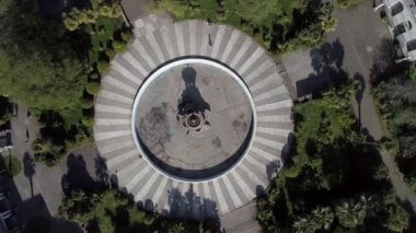  Bölge sanatoryum Ordzhonikidze ilkbaharda, stil - Stalin İmparatorluğu 1934-1937, yeniden inşa ve onarım altında terk edilmiş. Havadan görünümü