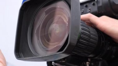 Üst üste canlı bir medya olayı yayınlayan televizyon kameraları