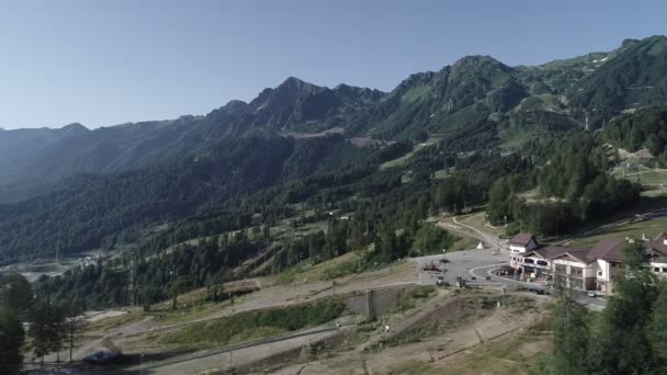 Rosa Khutor Platå Byggnader Berg Och Kullar Flygfoto Från Drone — Stockvideo