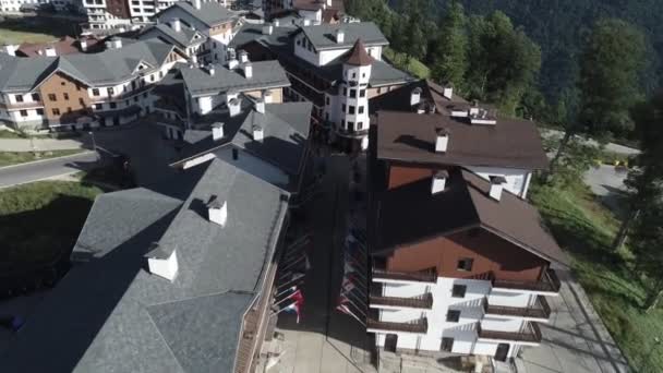 Rosa Khutor Platå Byggnader Berg Och Kullar Flygfoto Från Drone — Stockvideo
