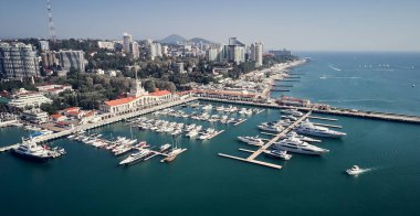 Yat ve tekne Sochi bağlantı noktası demir attı. Russia.Aerial görünüm
