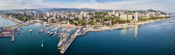 海の駅 駅複雑なソチ クラスノダール地方ソチはロシアの中央地方のポート 航空写真ビュー — ストック写真