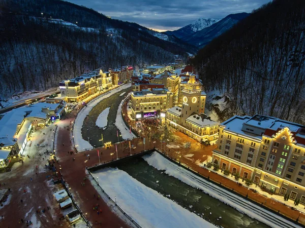 Villa Olímpica Roza Khutor Vista Aérea Luces Nocturnas —  Fotos de Stock