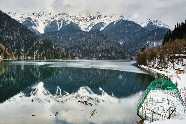 Invierno Nevado Lago Ritsa Abjasia Cáucaso —  Fotos de Stock