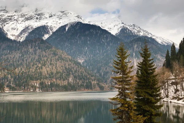 Schneebedeckter Winter See Ritsa Abchasien Kaukasus — Stockfoto