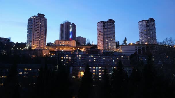 Mouvement Temporel Des Nuages Sur Les Maisons Ville Coucher Soleil — Video