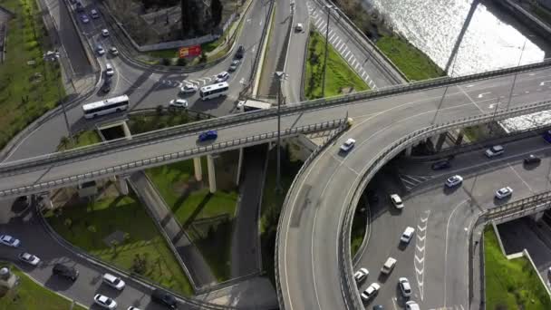 Luftdrohne Scheideweg Stadtverkehr Umgehungsstraße Nach Sotschi Kreisverkehr — Stockvideo