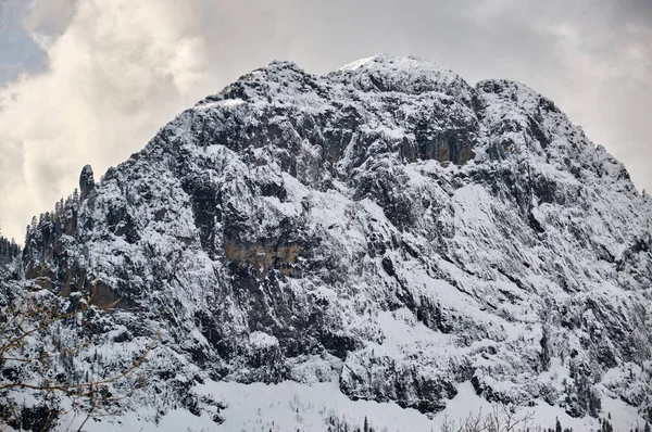 Bela e maravilhosa Snow Mountain vista de inverno. Abcásia — Fotografia de Stock