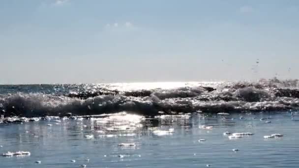 Movimiento Disparo Cámara Lenta Las Olas Marinas Olas Chocando Contra — Vídeo de stock