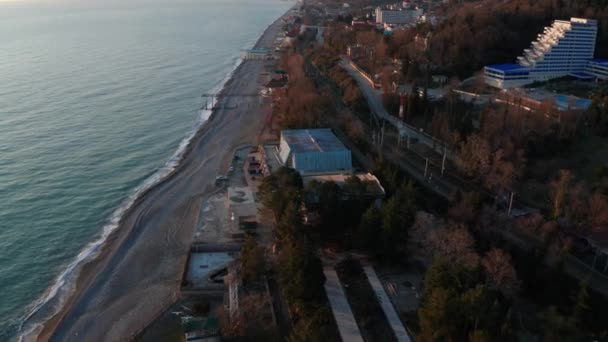 Filmagem Vídeo Aéreo Vista Panorâmica Costa Mar Negro Sochi Pôr — Vídeo de Stock