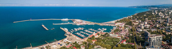 Аэрофотосъемка. Панорамный вид на порт Сочи. Морской курортный город с высоты. Вид с вершины. Черное море, Россия
.