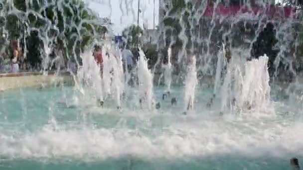 Slow Motion Video Clean Water Fountain Spray Water Bad Weather — Stock Video