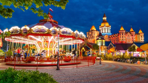 Sochi Park Luces Nocturnas Hotel Bogatyr Parque Atracciones Verano Parque — Foto de Stock