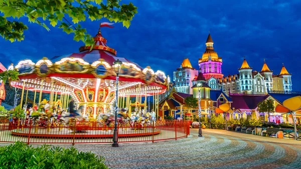 Sochi Park Luces Nocturnas Hotel Bogatyr Parque Atracciones Verano Parque — Foto de Stock