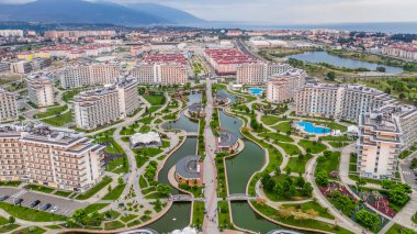Sochi Park Oteli. - Şehrin yerleşim bölgesi. Sirius. Hava fotoğrafı. Rusya 'nın güneyi. Karadeniz kıyısı. Yukarıdan görüntüle. 