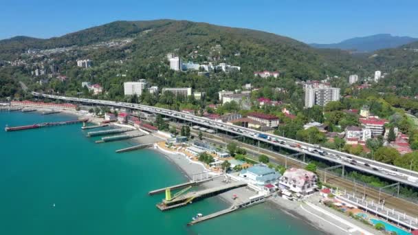 Traffico Sulla Strada Che Porta Alla Città Drone Che Vola — Video Stock