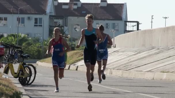 Sochi Rússia Agosto 2020 Jovens Cara Uma Menina Estão Envolvidos — Vídeo de Stock