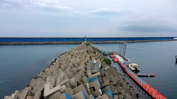 Lighthouse Waves Ocean Pontoon Lighthouse Sunny Day View Top View — Stock Video