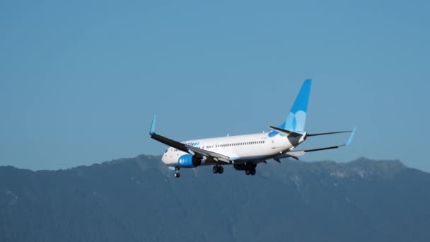 Samolot Odrzutowy Spada Przed Lądowaniem Lotnisku Samolot Nad Głową Silhouette — Wideo stockowe