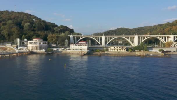 Volando Sobre Mar Largo Costa Puente Carretera Viaducto Macesta Amarre — Vídeos de Stock