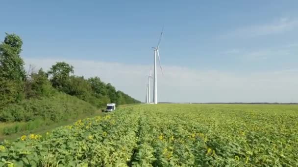Turbiny Wiatrowe Wytwarzające Energię Elektryczną Wiatrak Energetyka Wiatrowa Widok Drona — Wideo stockowe