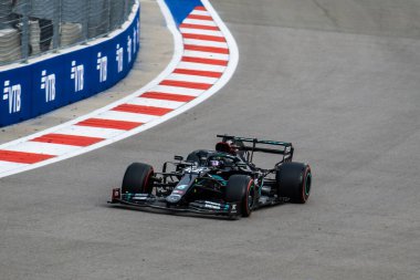 Soçi, Rusya - 27 sep 2020: Sochi, Rusya - 26 Eylül 2020: Rusya Formula 1 Grand Prix Sochi 2020 sırasında pistler. Otoodrom. Rosgonky. VTB 'de. bolide f1. 