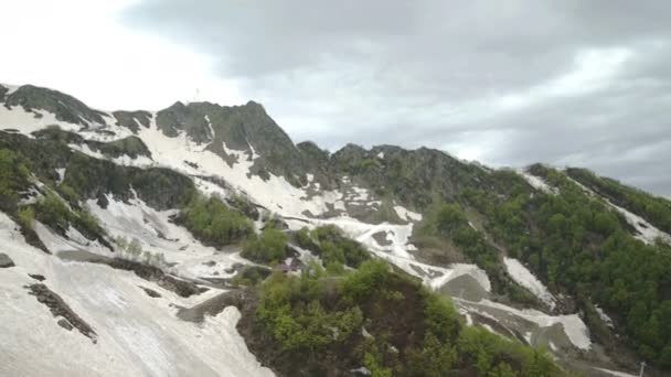 Luftaufnahme der Skipiste im Sommer — Stockvideo