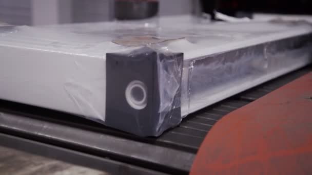Moderne Roboterfertigung von Heizkörpern in modernen Fabriken — Stockvideo
