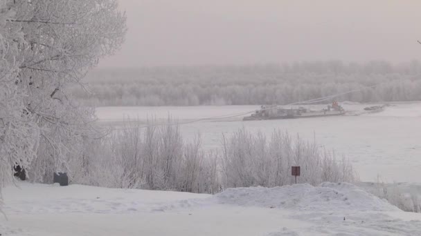 Zimní Řeka Sibiři Přejezd Trajektem — Stock video