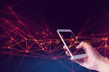Elini tut dijital veri küresel sosyal ağ bağlantısı ile smartphone