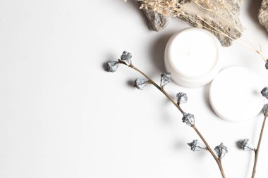 ot çiçeği üst görünümü ile vücut scub krem losyon spa tedavi ürünü