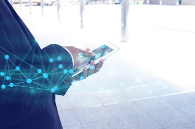 iş adamı için smartphone tablet ile internet ağ