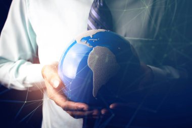 iş adamı ve iş kavramı elinde küresel dünya ağ