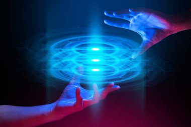 Dijital veri AI küresel ağ teknolojisi hologram parçacık ışık ve insan scifi fütüristik kavramı kızdırma mavi ve kırmızı renk ile iki el ile